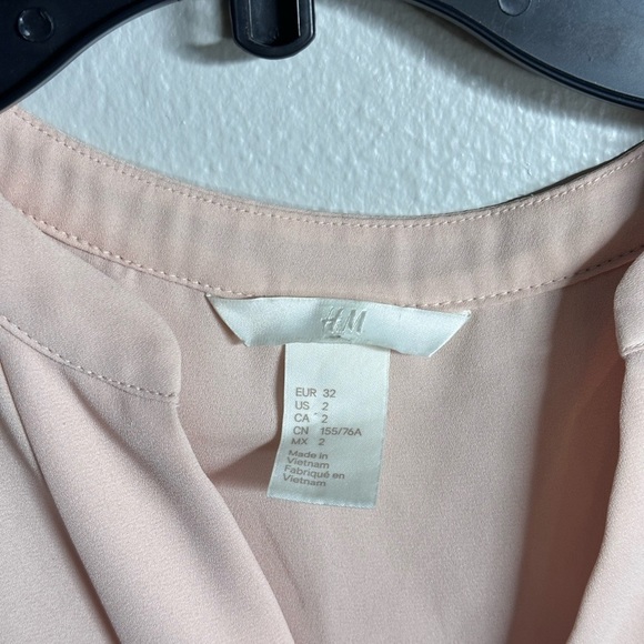 H&M‎ Women's Sleeveless Sheer Blouse Size 2 Pink - Picture 3 of 7